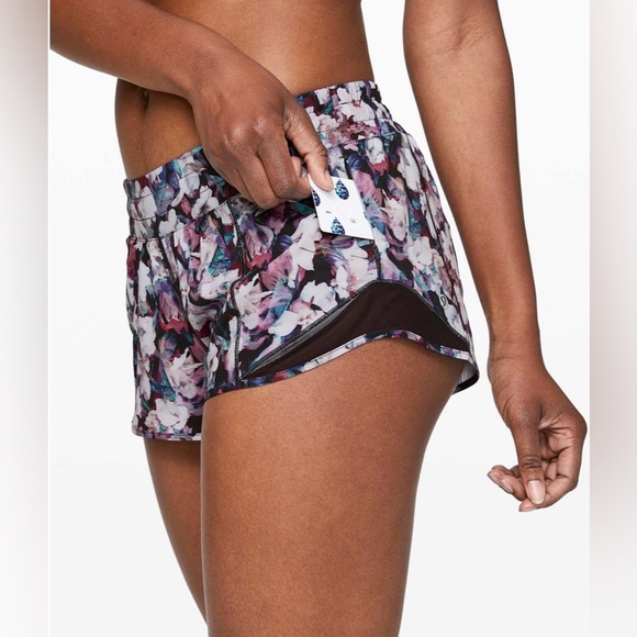 Lululemon Hotty Hot Short II '2.5" Utopia Multi/ Deep Phantom Size: 6 - Picture 4 of 15
